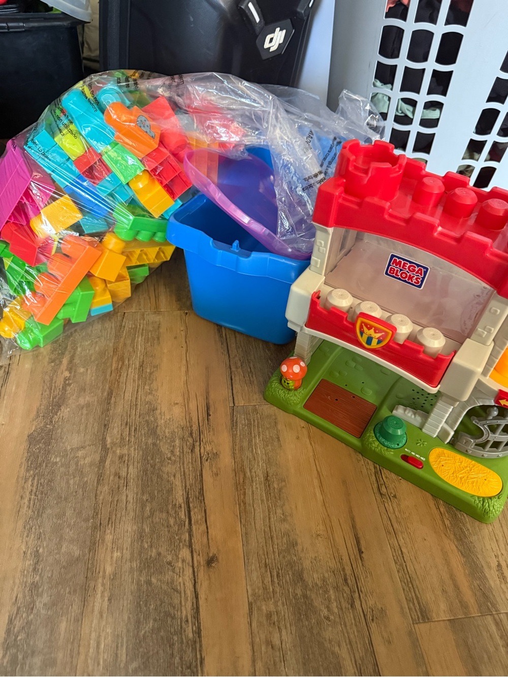 Red & Green Castle Playset with Multi-Color Building Blocks